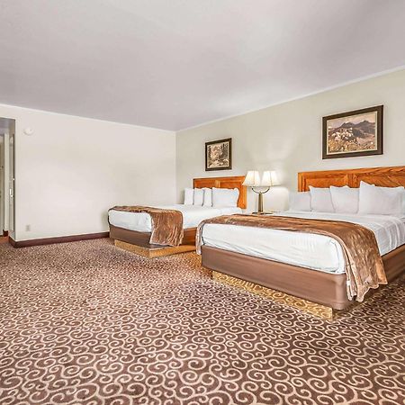Red Arrow Inn & Suites, A Travelodge By Wyndham Montrose Exteriör bild