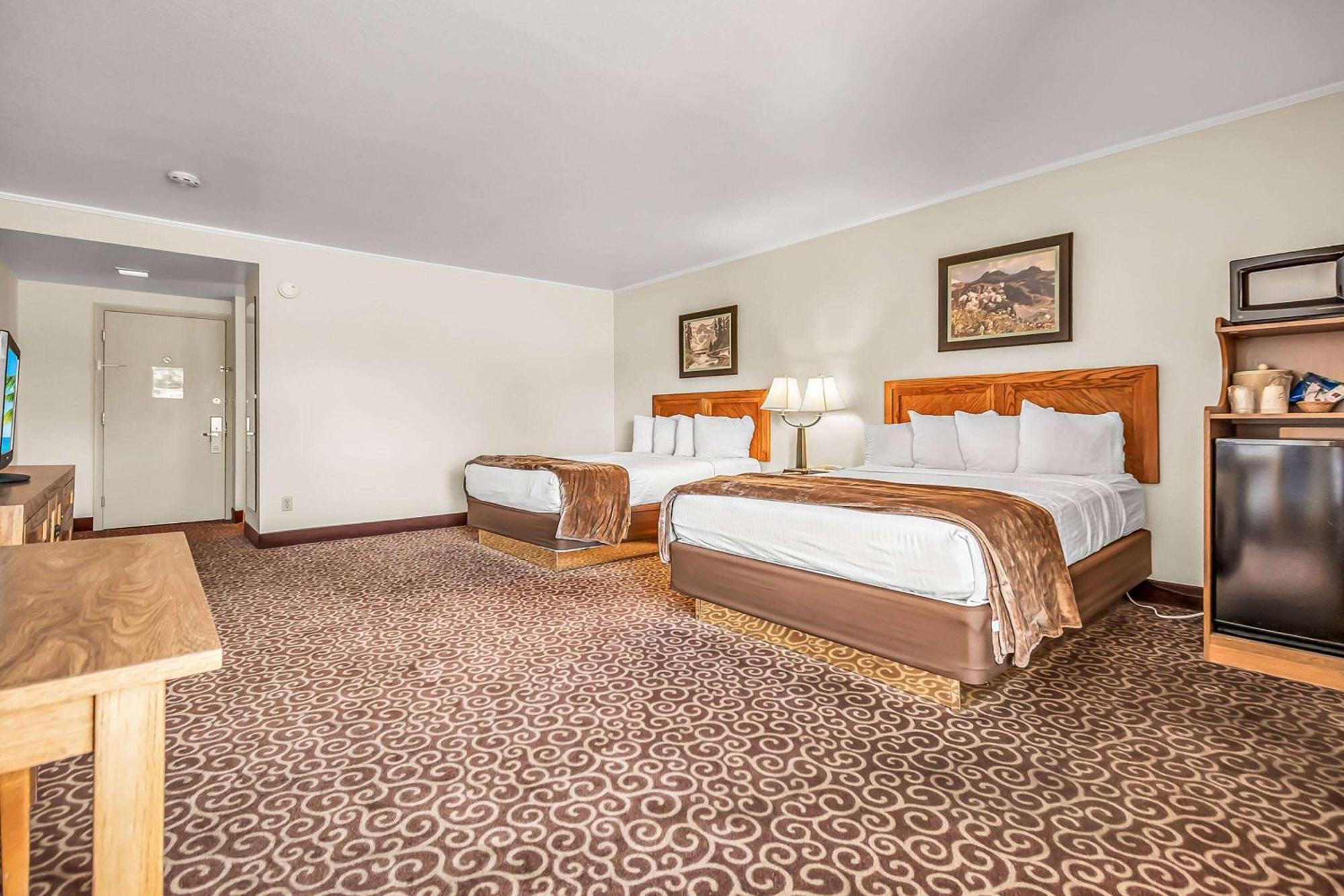 Red Arrow Inn & Suites, A Travelodge By Wyndham Montrose Exteriör bild